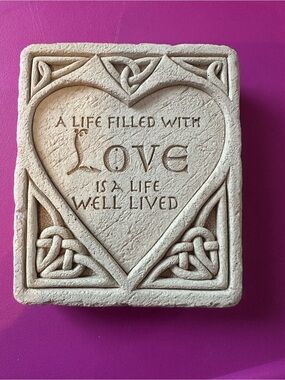 Stone Heart Plaque "A Life Filled With Love" - Neutral Beige